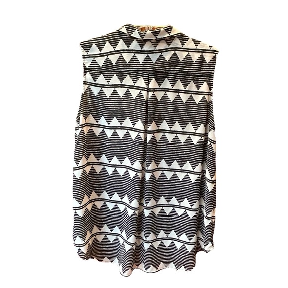 H&M Black White Chevron Pattern Button-up Sleeveless Blouse 14 - Picture 4 of 7